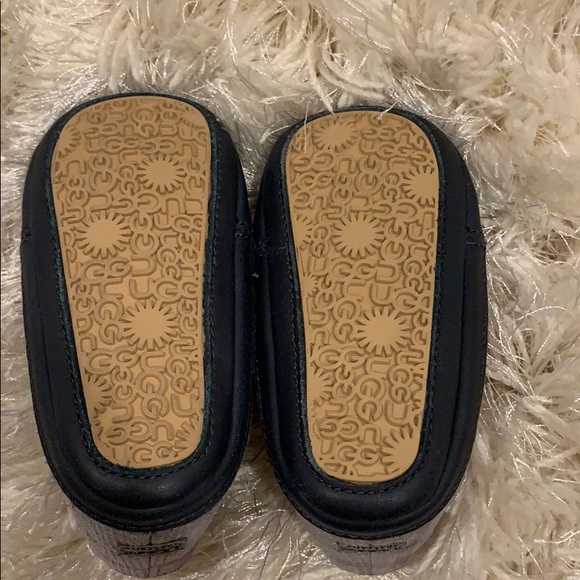 Baby boys Ugg shoes size 2/3 - Picture 3 of 6